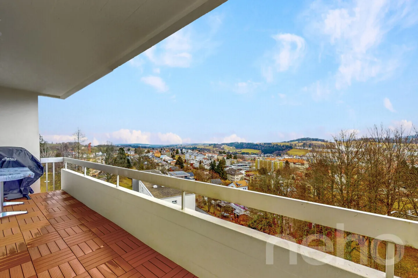 Magnifico 5.5p con balcone, vista libera e garage - Foto 1 di 13