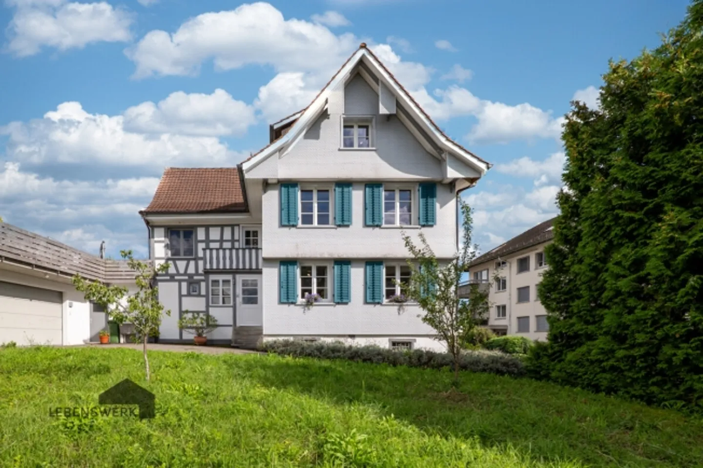 La storia incontra la modernità: casa a travi con vista sul lago, Scherzingen TG - Foto 2 di 10