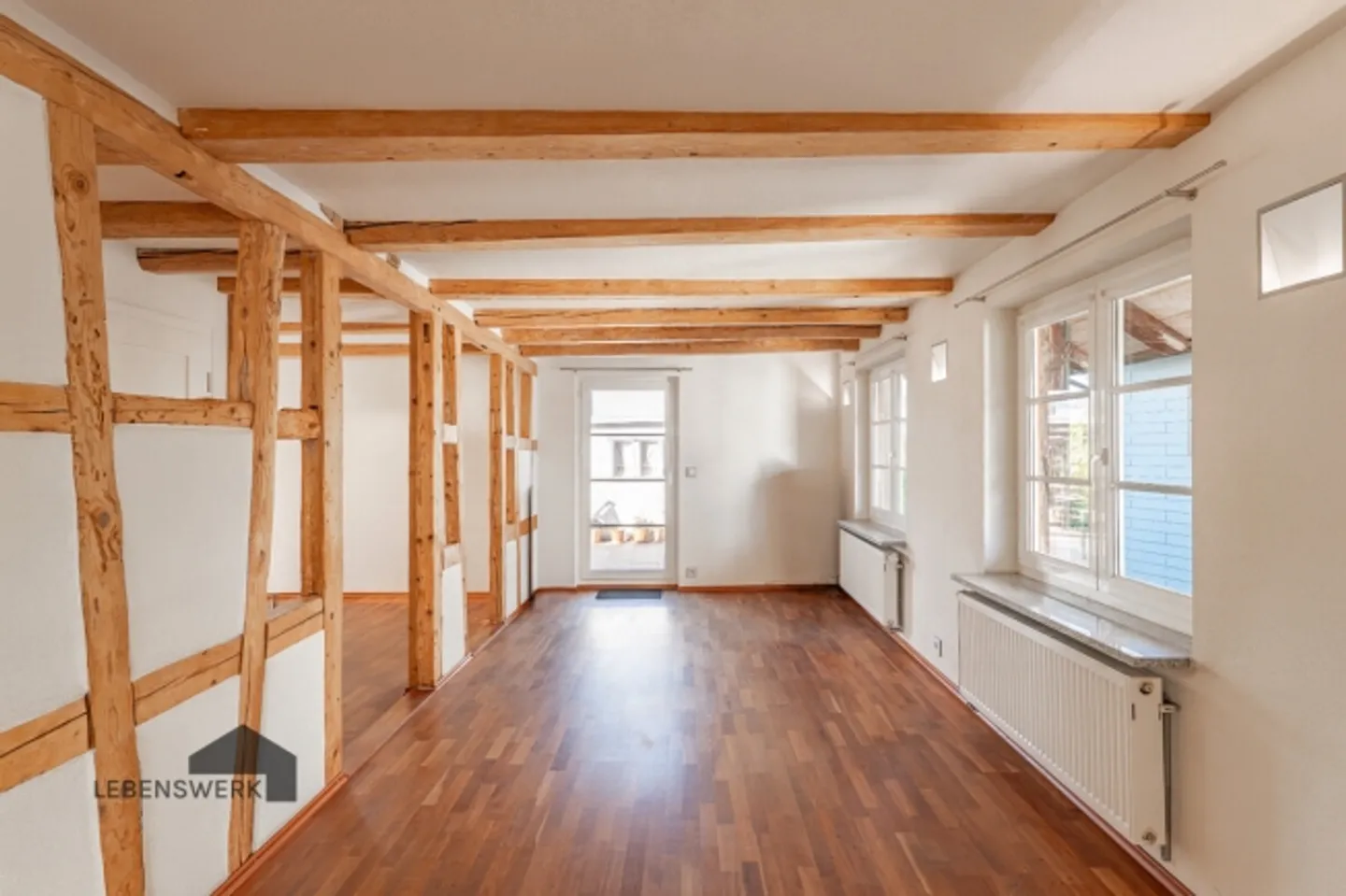 La storia incontra la modernità: casa a travi con vista sul lago, Scherzingen TG - Foto 5 di 10