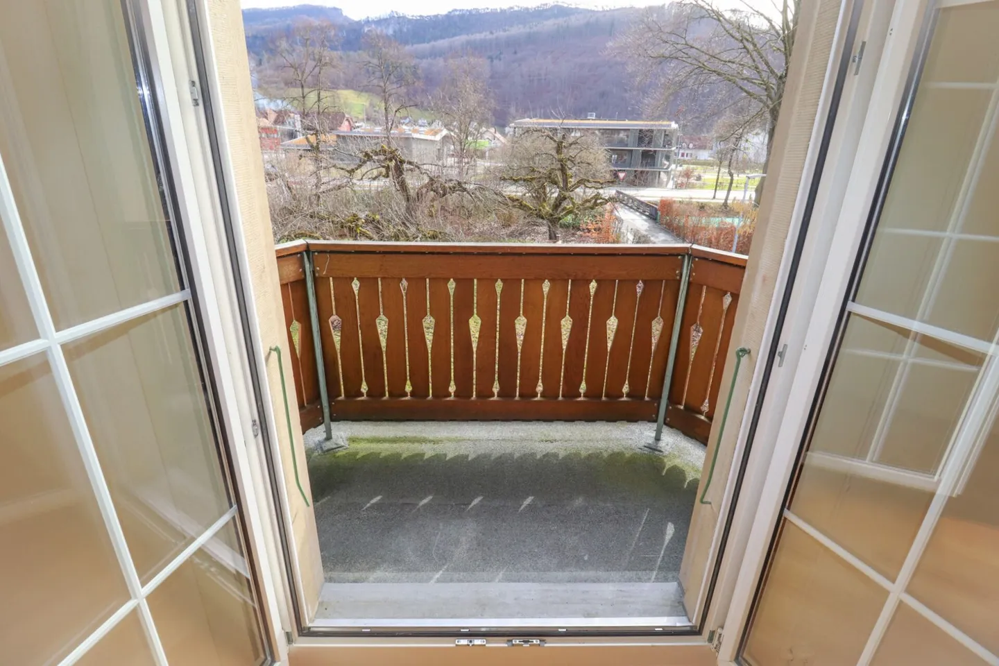 Maison de 8,5 pièces, également utilisable comme maison multigénérationnelle, sur 1'441 m2 de terrain avec réserve de construction - Photo 15 sur 18