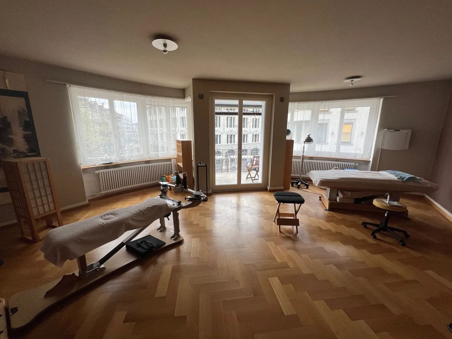 Appartement spacieux de 5 pièces dans un emplacement central à Zurich - Photo 8 sur 16