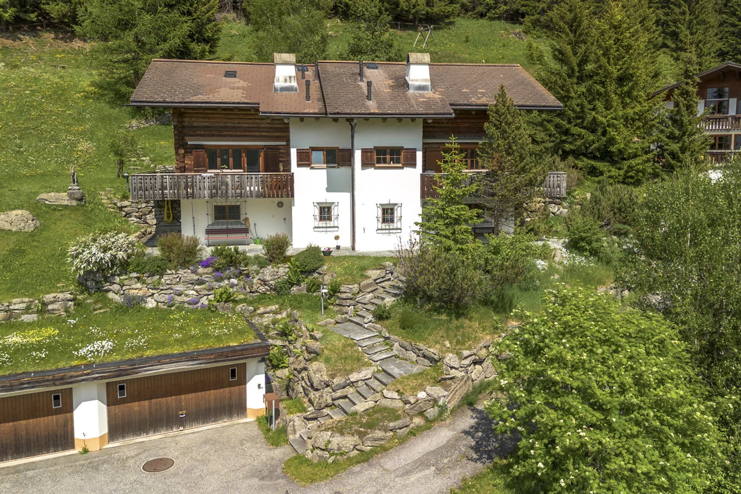 Your retreat in a prime location with beautiful views - Photo 1 of 9