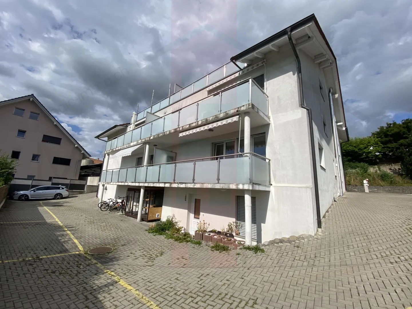 Mischgenutztes Gebäude kaufen - Foto 1 von 12