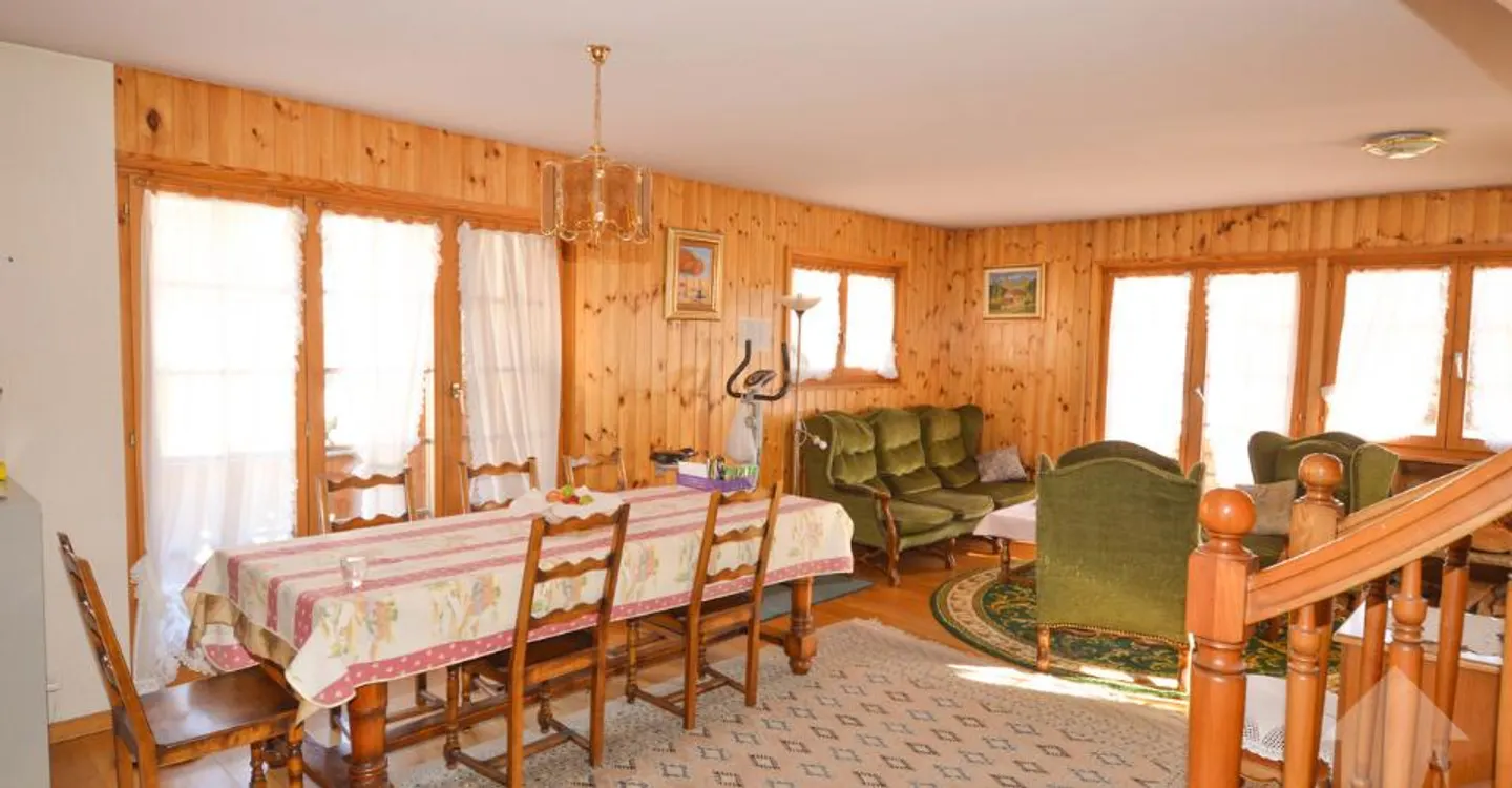 Charming Duplex in Central Location - Photo 2 of 12