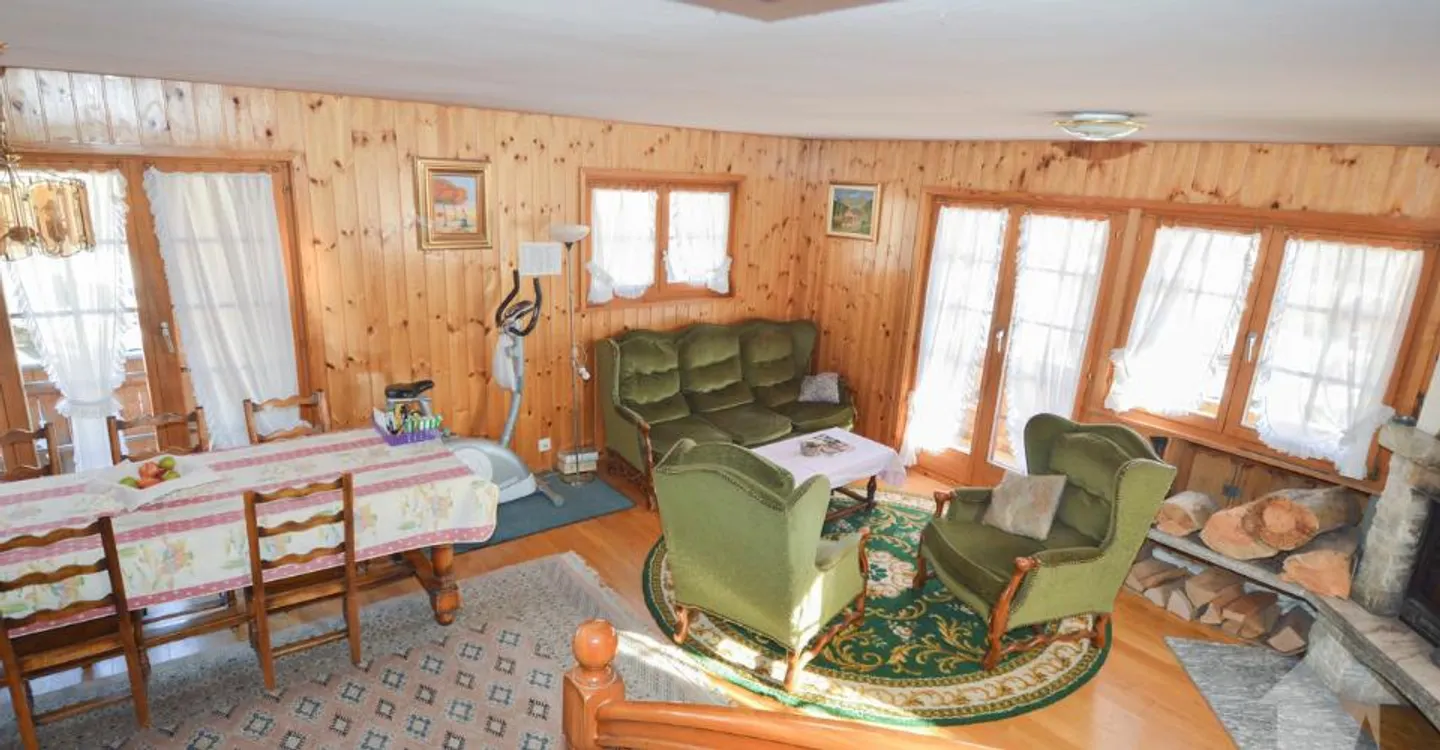 Charming Duplex in Central Location - Photo 5 of 12