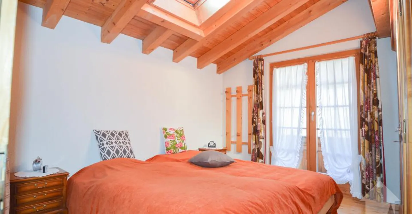 Charming Duplex in Central Location - Photo 7 of 12