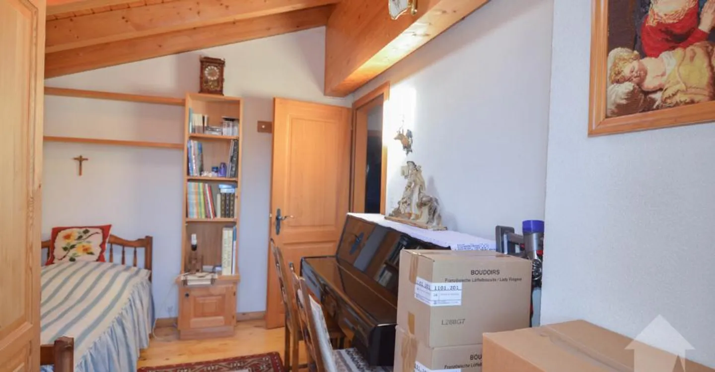 Charming Duplex in Central Location - Photo 8 of 12