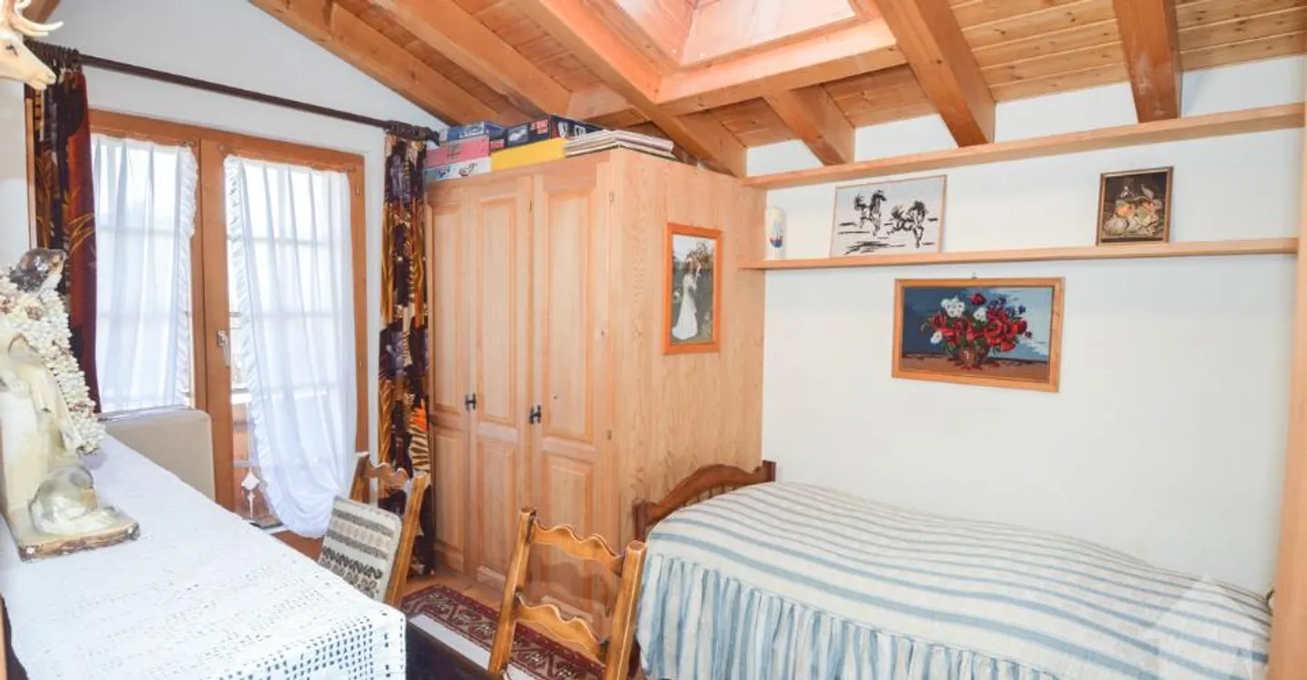 Charming Duplex in Central Location - Photo 9 of 12