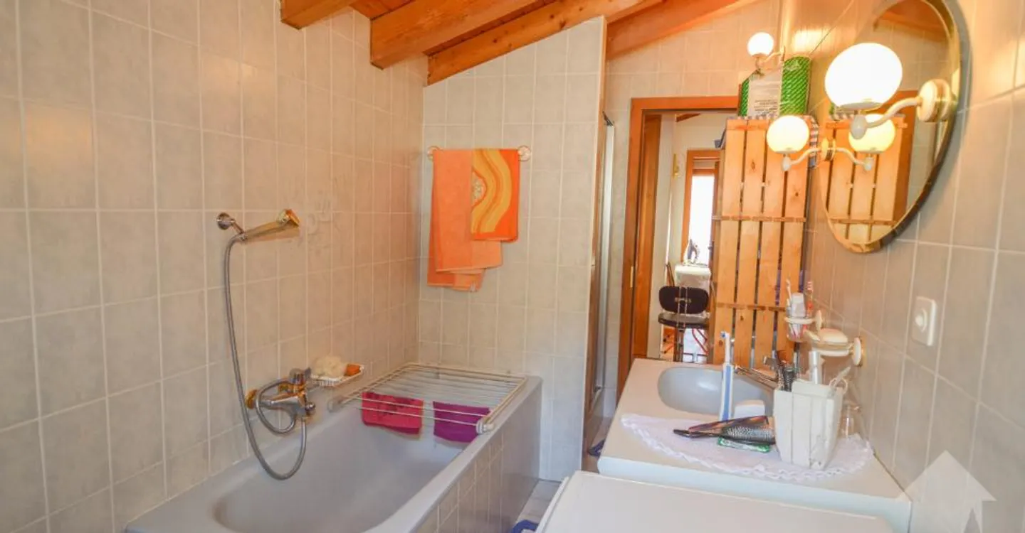 Charming Duplex in Central Location - Photo 10 of 12