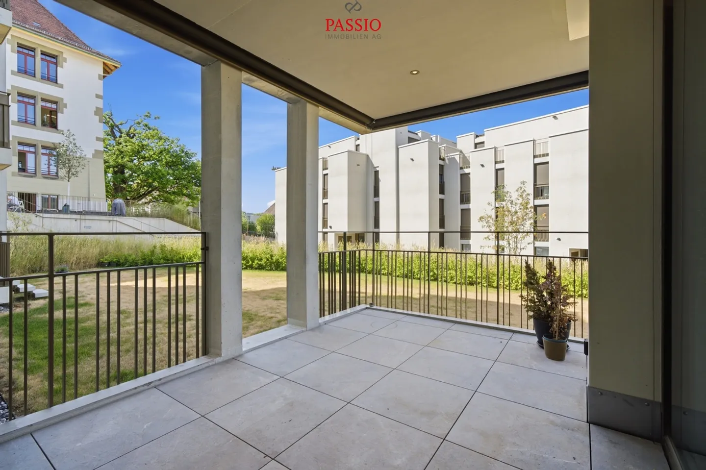 Appartement au rez-de-chaussée presque neuf avec balcon et accès à l'espace vert - Photo 2 sur 28