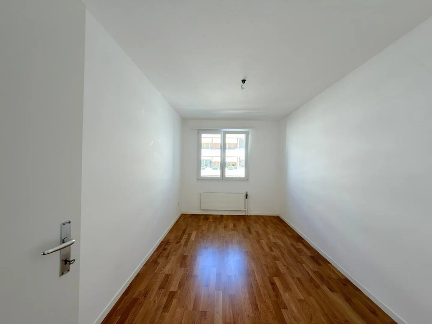 Luminoso appartamento di 3.5 stanze con balcone a Nidau - Foto 2 di 9