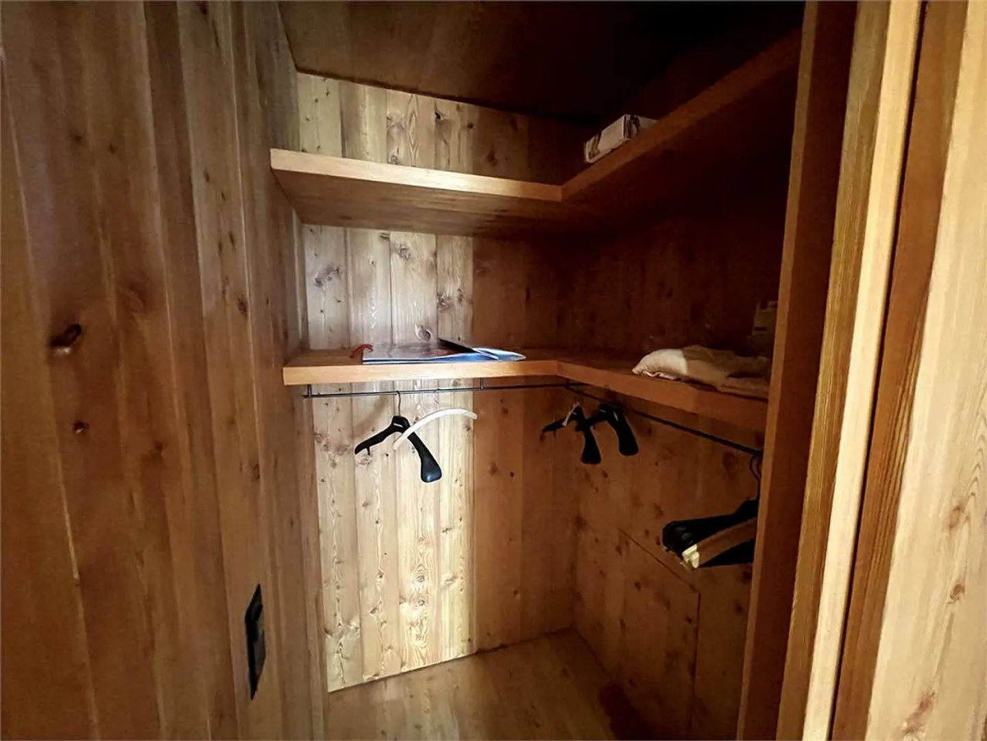 Vista mozzafiato tra legno e pietra - Foto 7 di 11