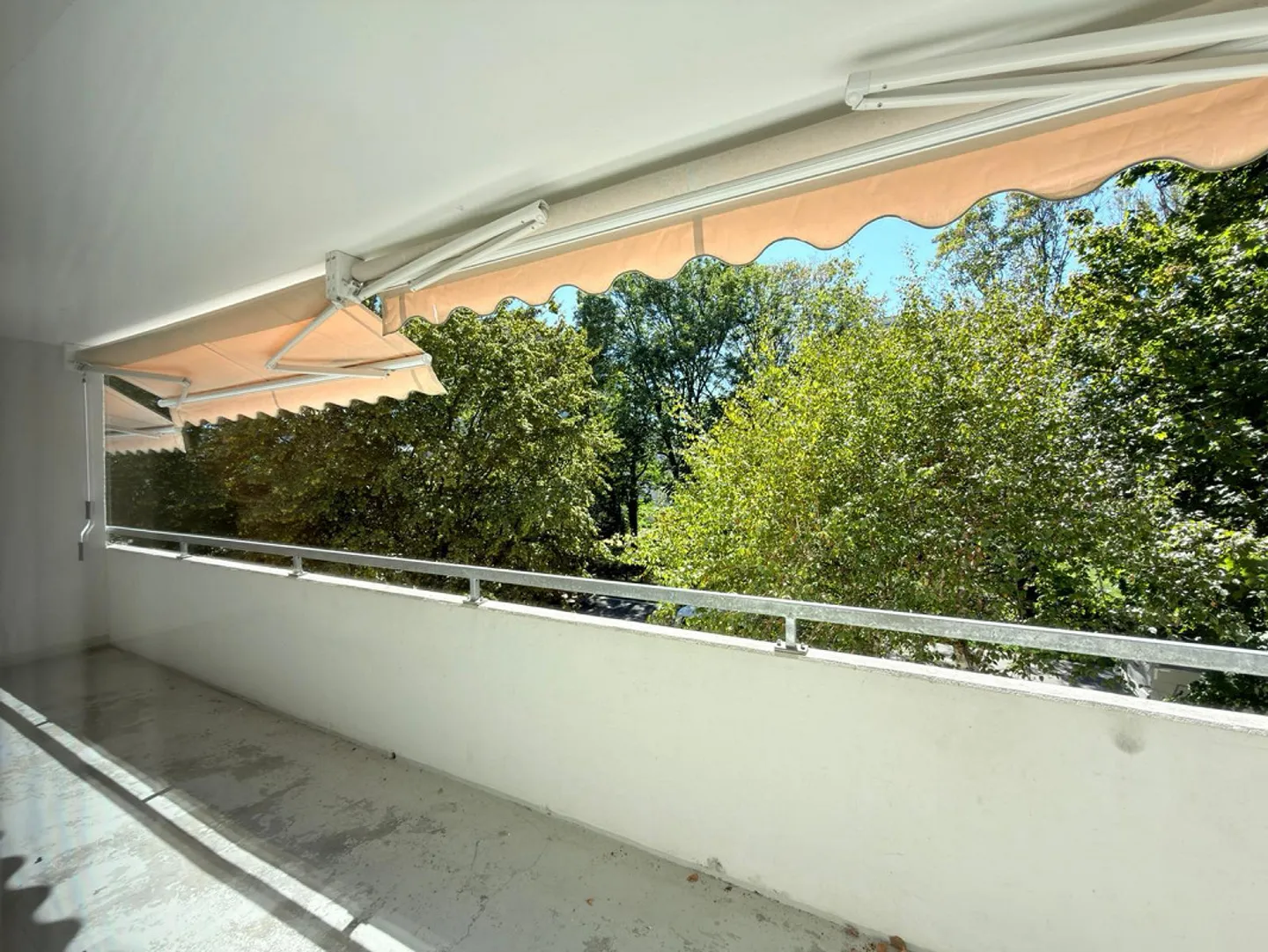 Luminoso appartamento di 3.5 stanze con balcone a Nidau - Foto 8 di 9