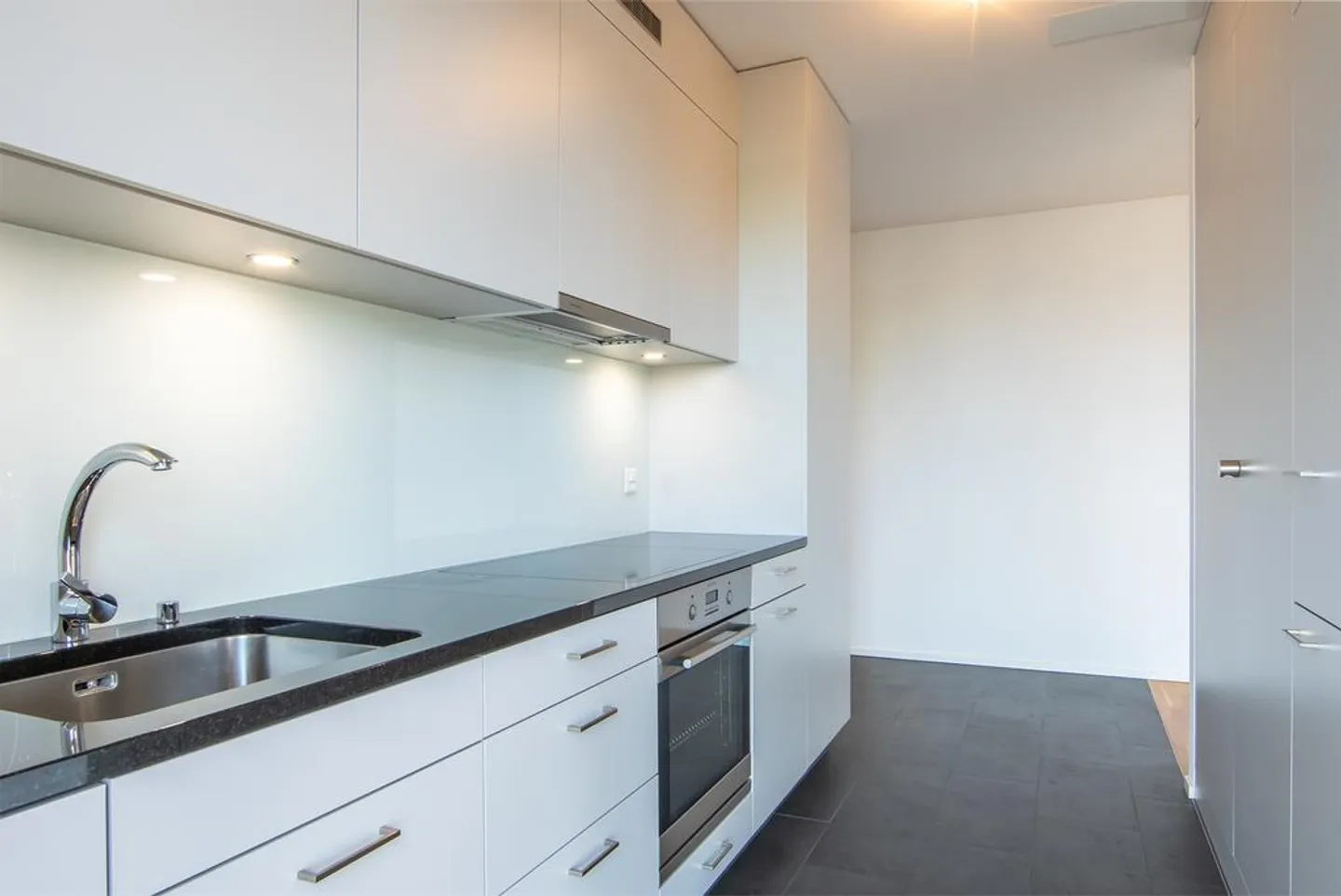 Urban Living! Top Modern 2.5-Room Apartment - Photo 4 of 6