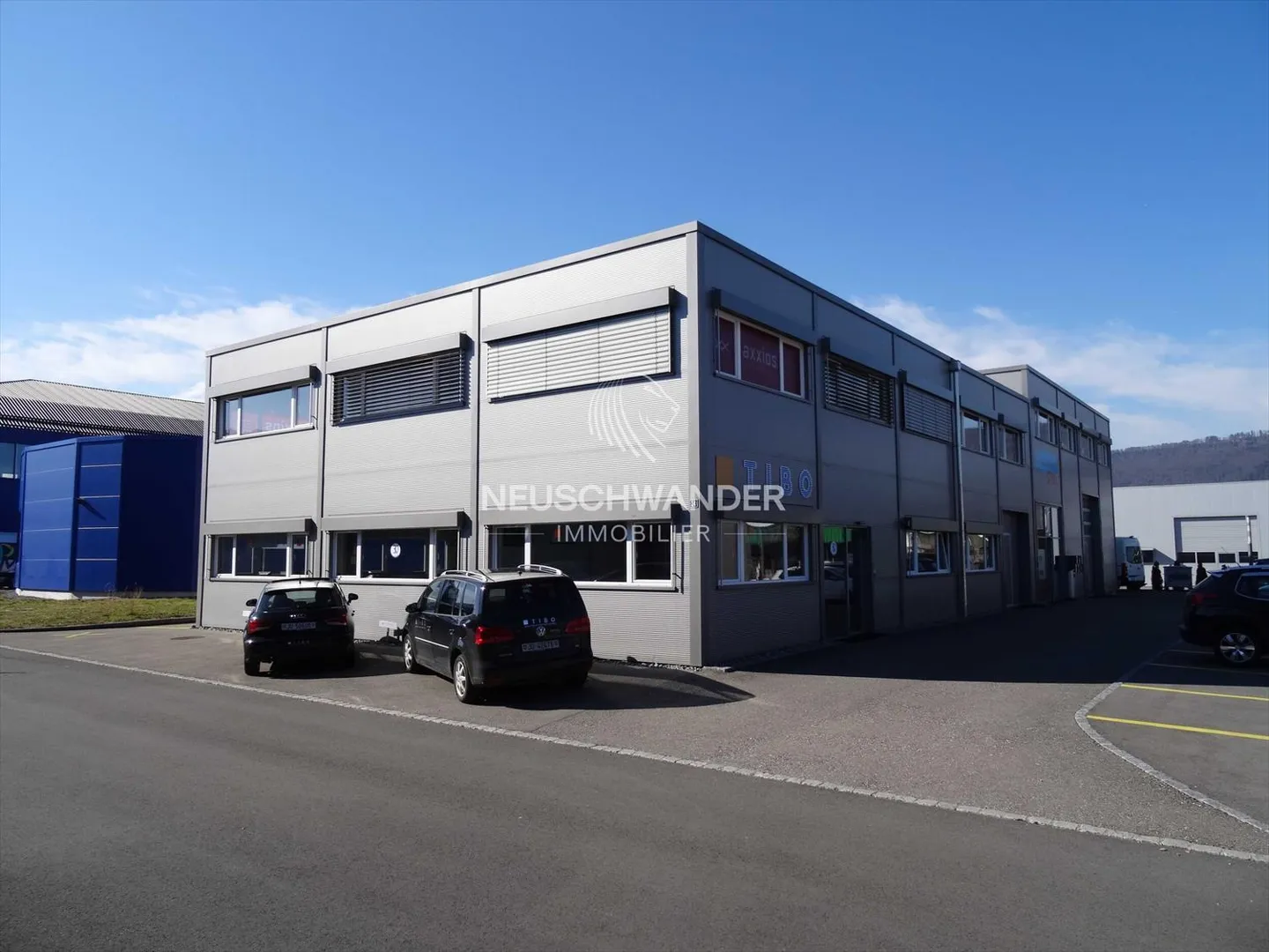 Mixed-use building for sale - Photo 1 of 13