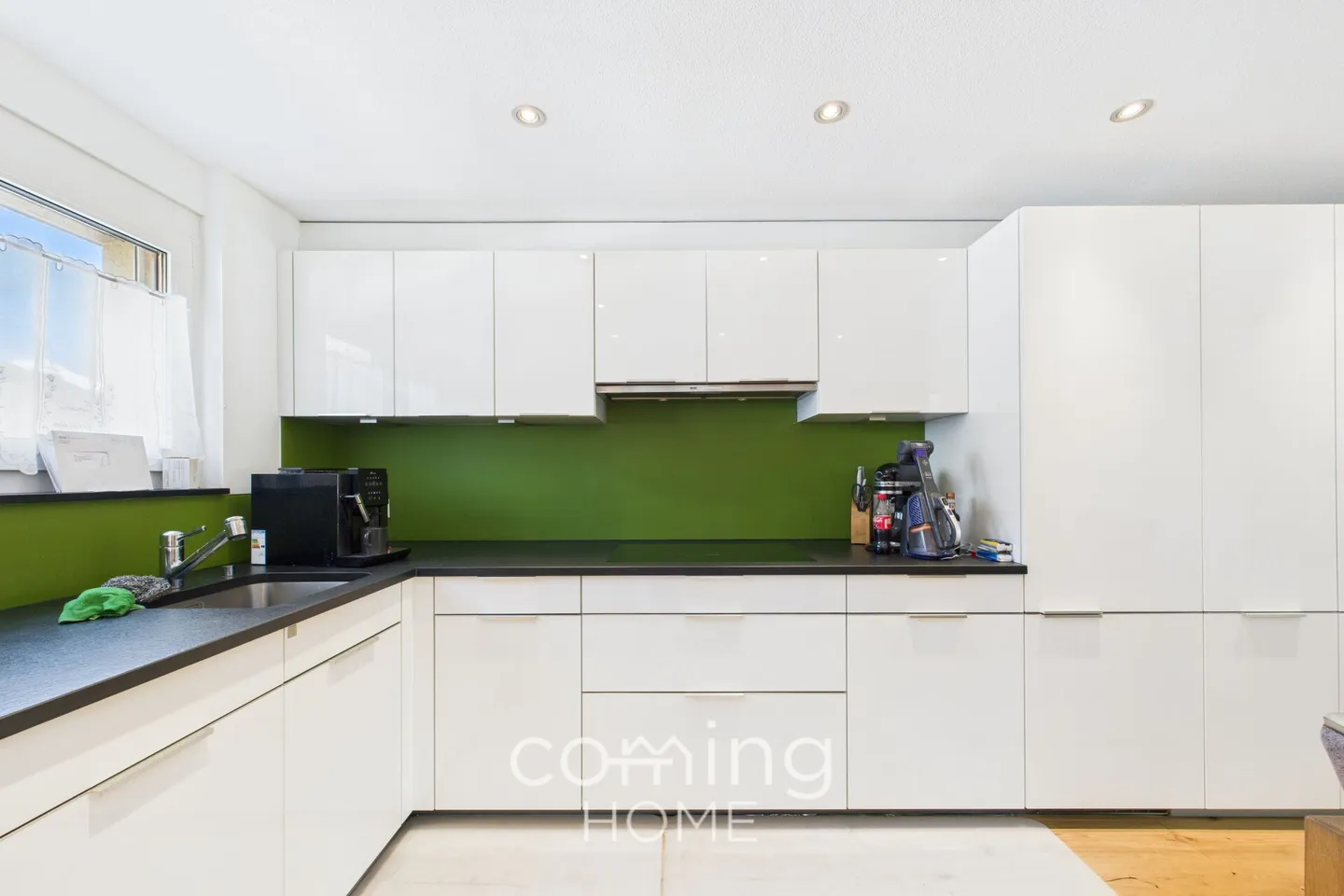 Stylish 5.5-room apartment in Brig-Glis - bright, spacious and centrally located - Photo 4 of 17