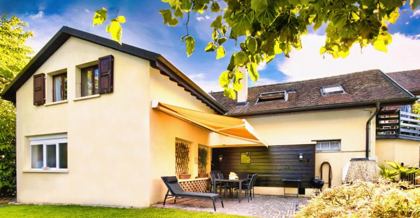 Detached house in Nyon with large workshop/storage, close to the city center - Photo 1 of 19