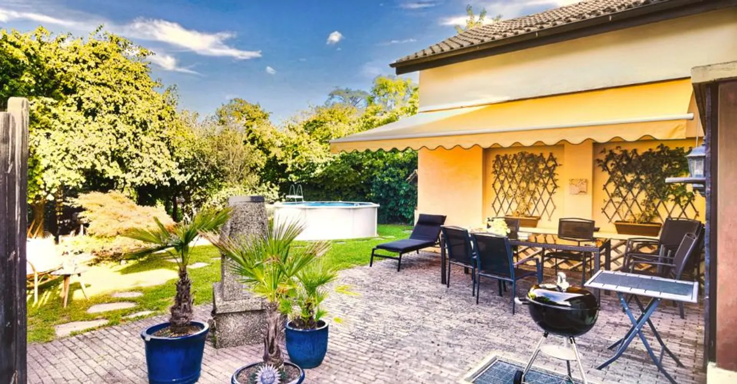 Detached house in Nyon with large workshop/storage, close to the city center - Photo 2 of 19