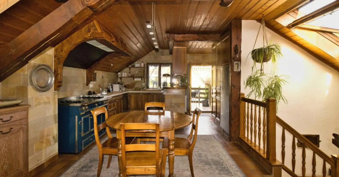 Detached house in Nyon with large workshop/storage, close to the city center - Photo 3 of 19