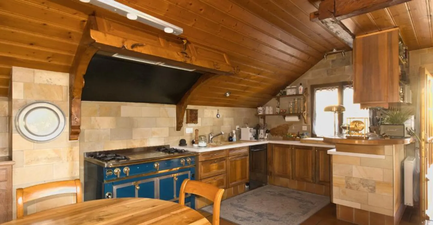 Detached house in Nyon with large workshop/storage, close to the city center - Photo 5 of 19