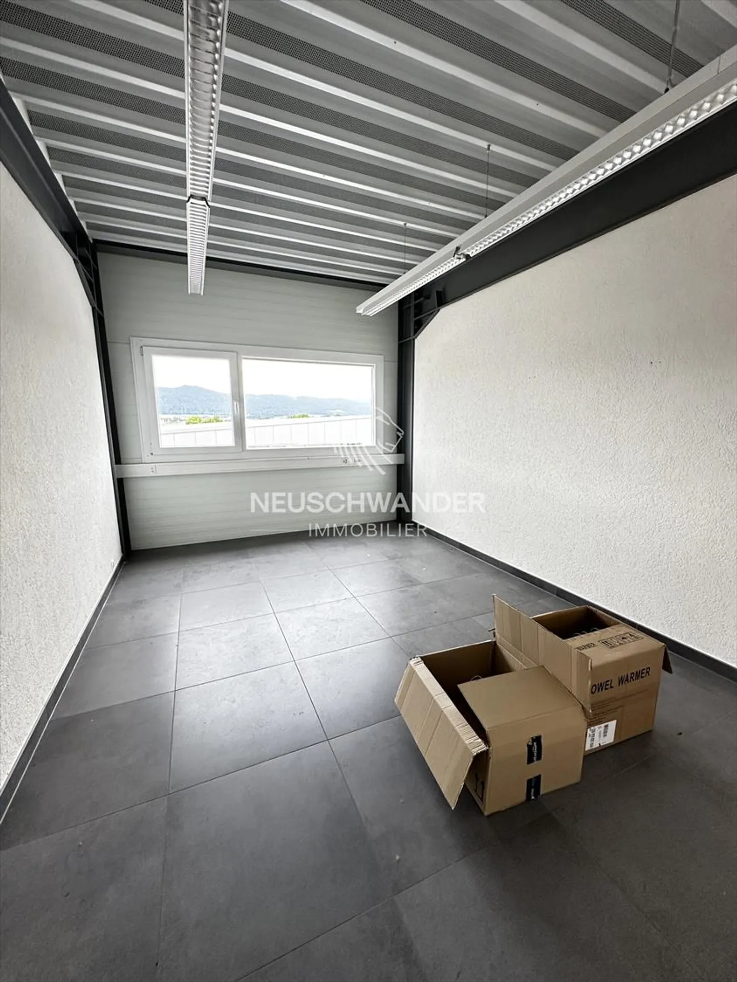 Mixed-use building for sale - Photo 7 of 13