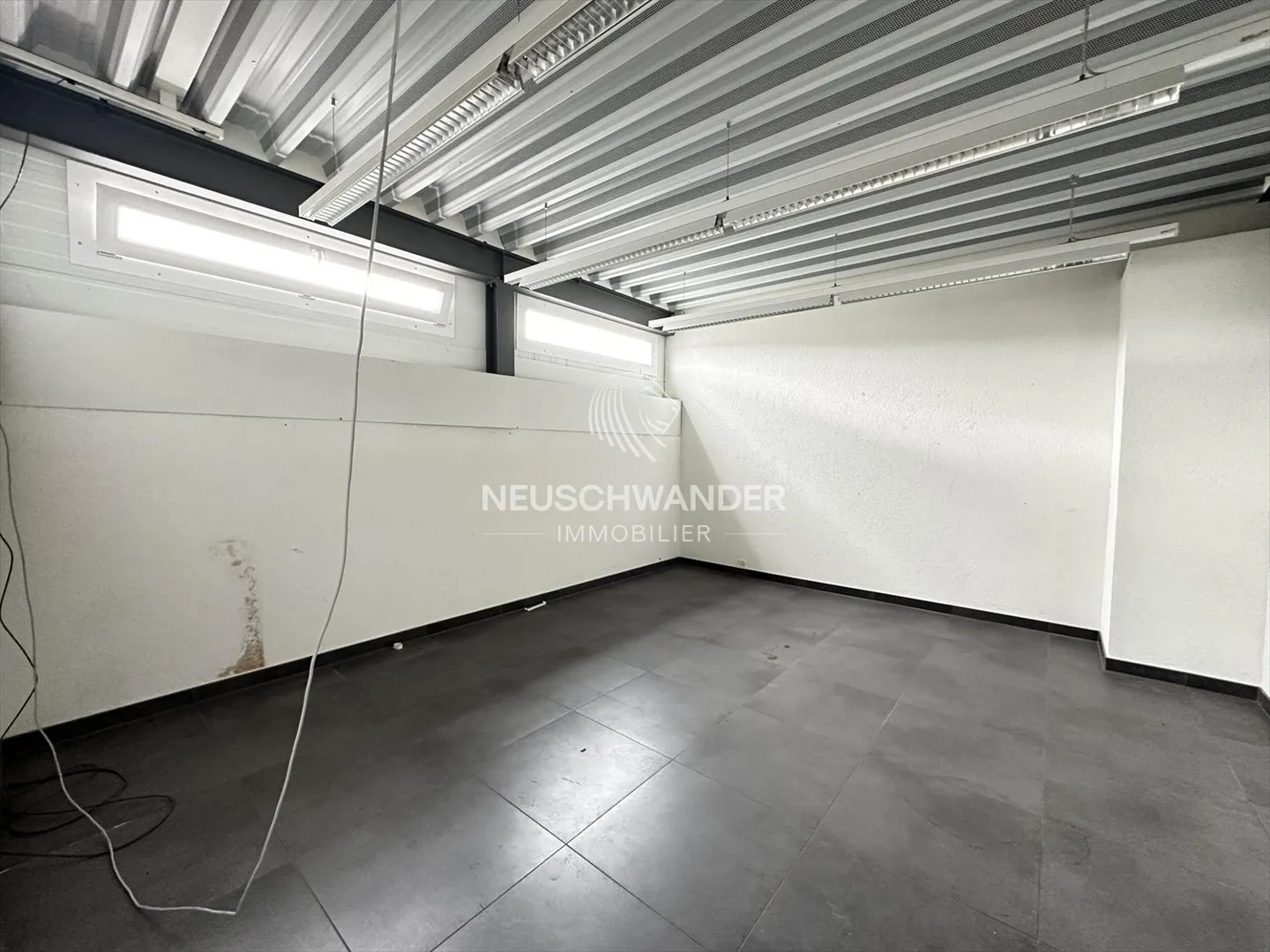 Mixed-use building for sale - Photo 8 of 13