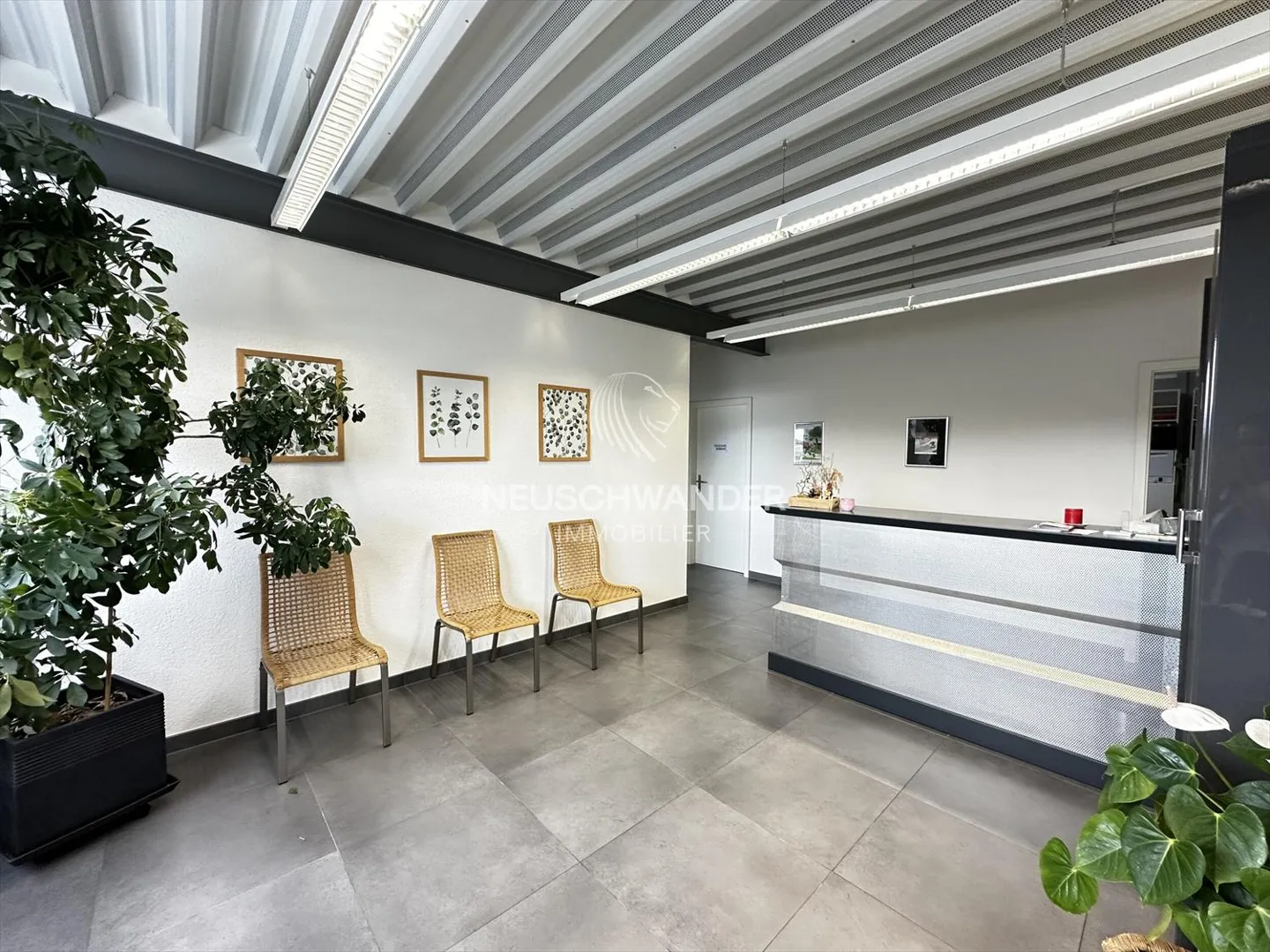 Mixed-use building for sale - Photo 10 of 13