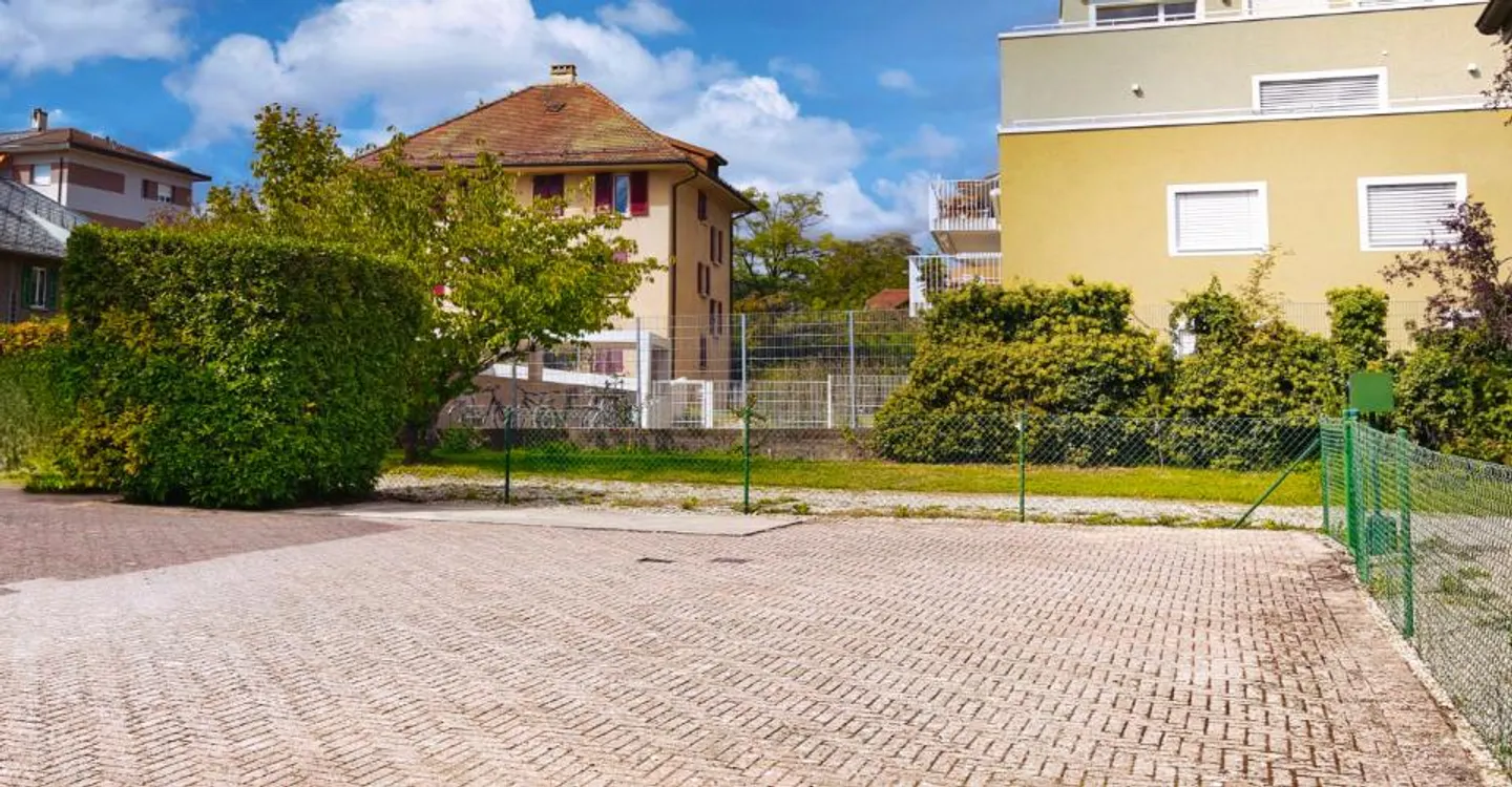 Detached house in Nyon with large workshop/storage, close to the city center - Photo 18 of 19