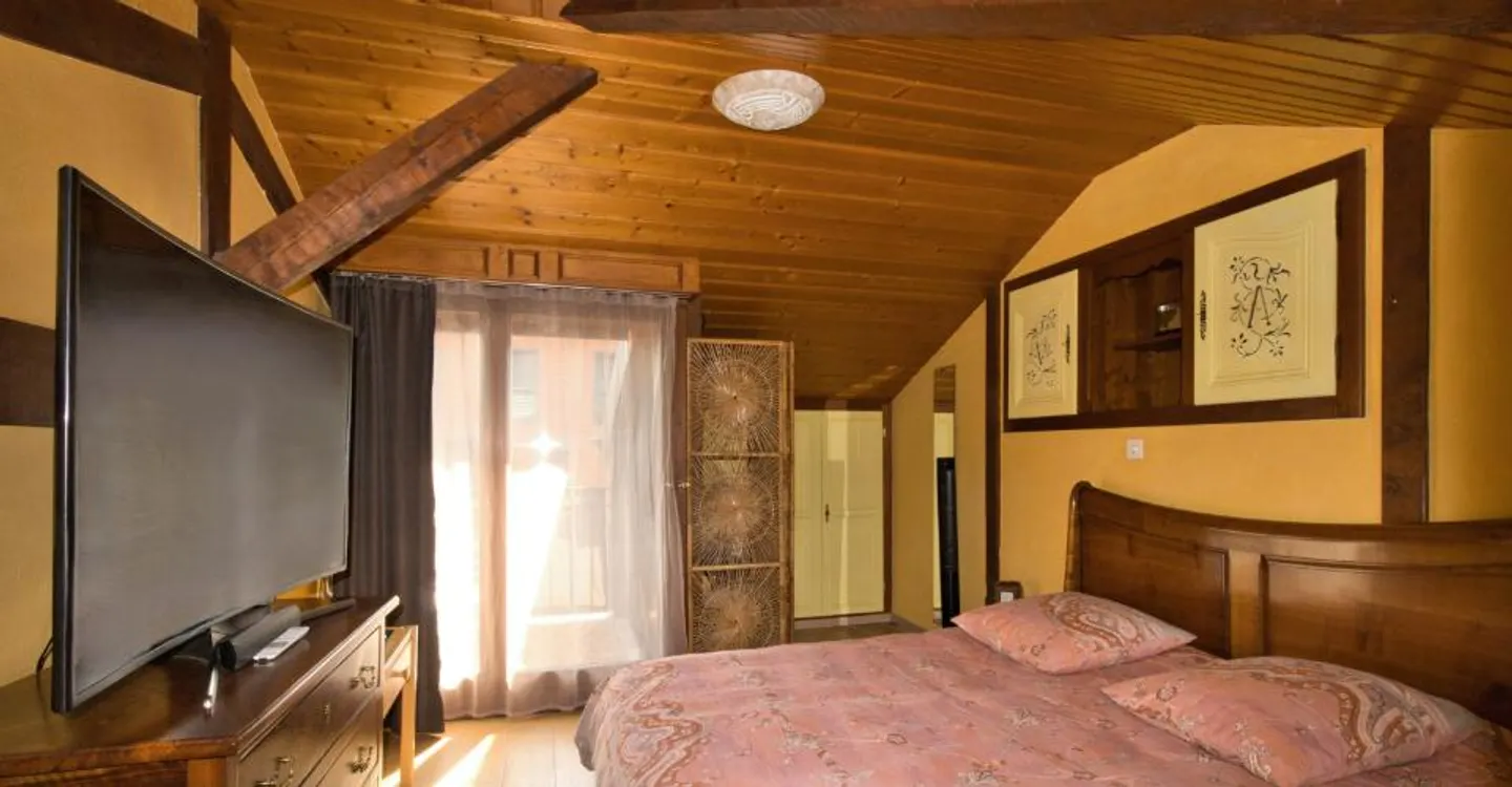 Detached house in Nyon with large workshop/storage, close to the city center - Photo 7 of 19