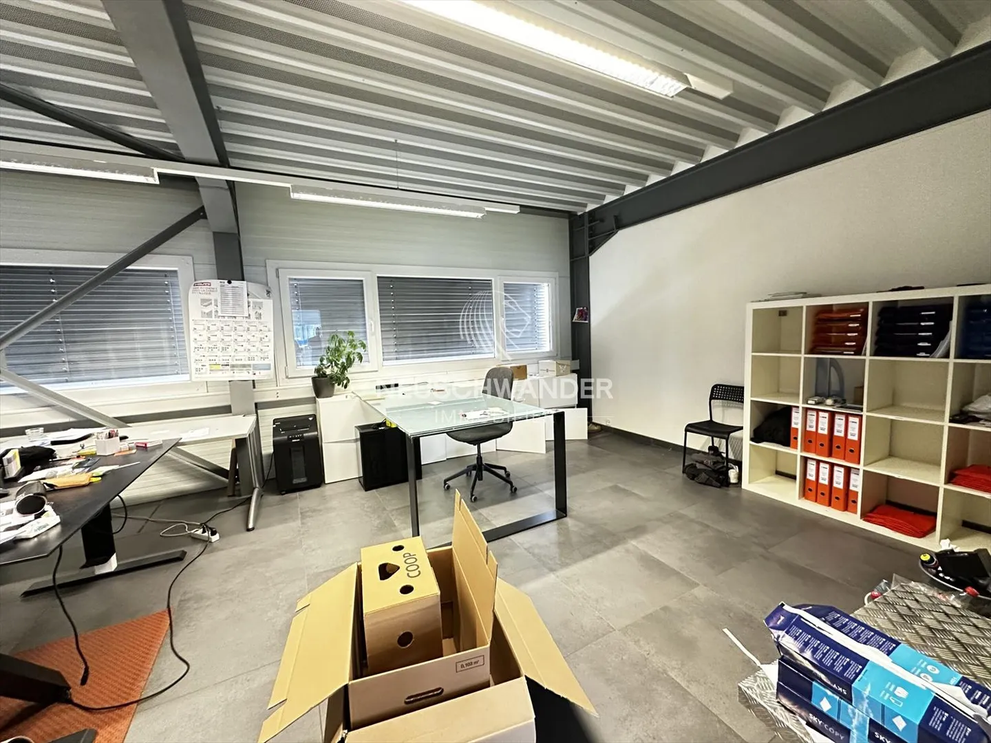 Mixed-use building for sale - Photo 4 of 13