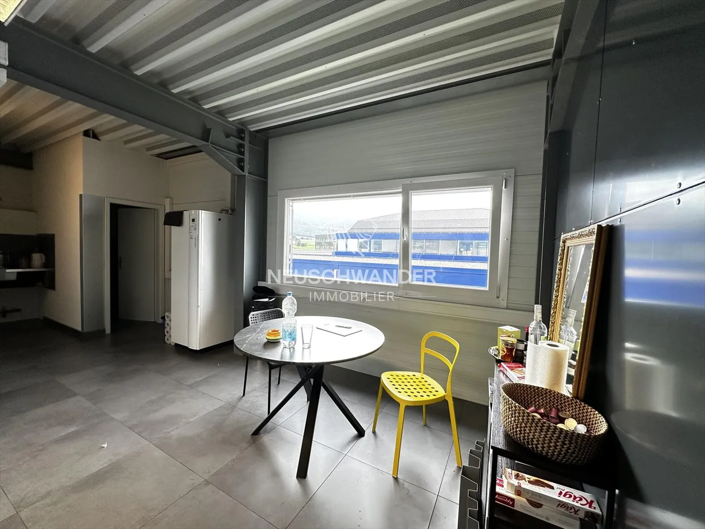 Mixed-use building for sale - Photo 6 of 13