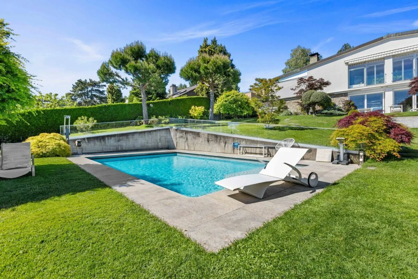 Magnificent 5.5-room apartment with garden and private pool. - Photo 5 of 21
