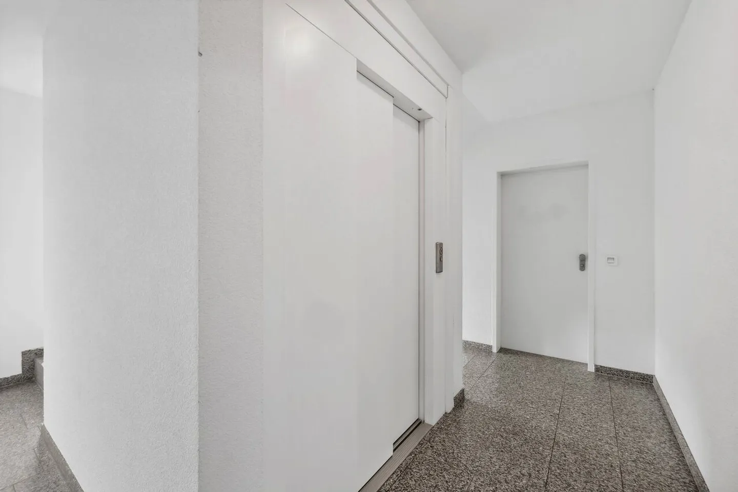 Moderno appartamento di 3,5 stanze in una posizione naturale a Büsserach - Foto 10 di 13