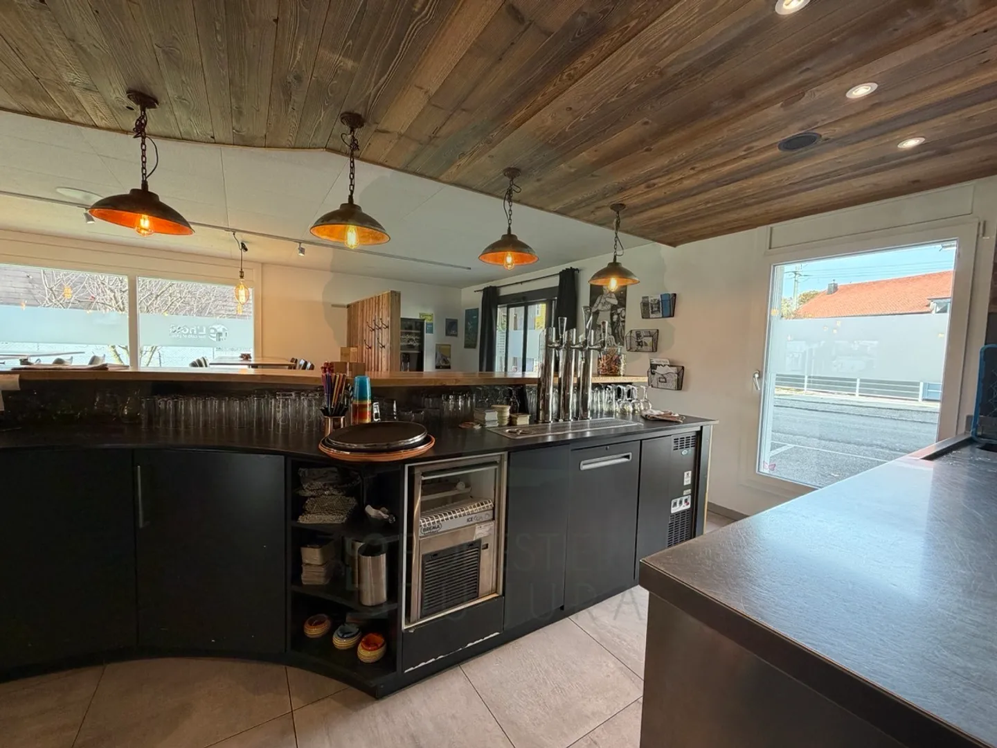 Bar completamente attrezzato attualmente affittato a Courfaivre - Foto 5 di 18