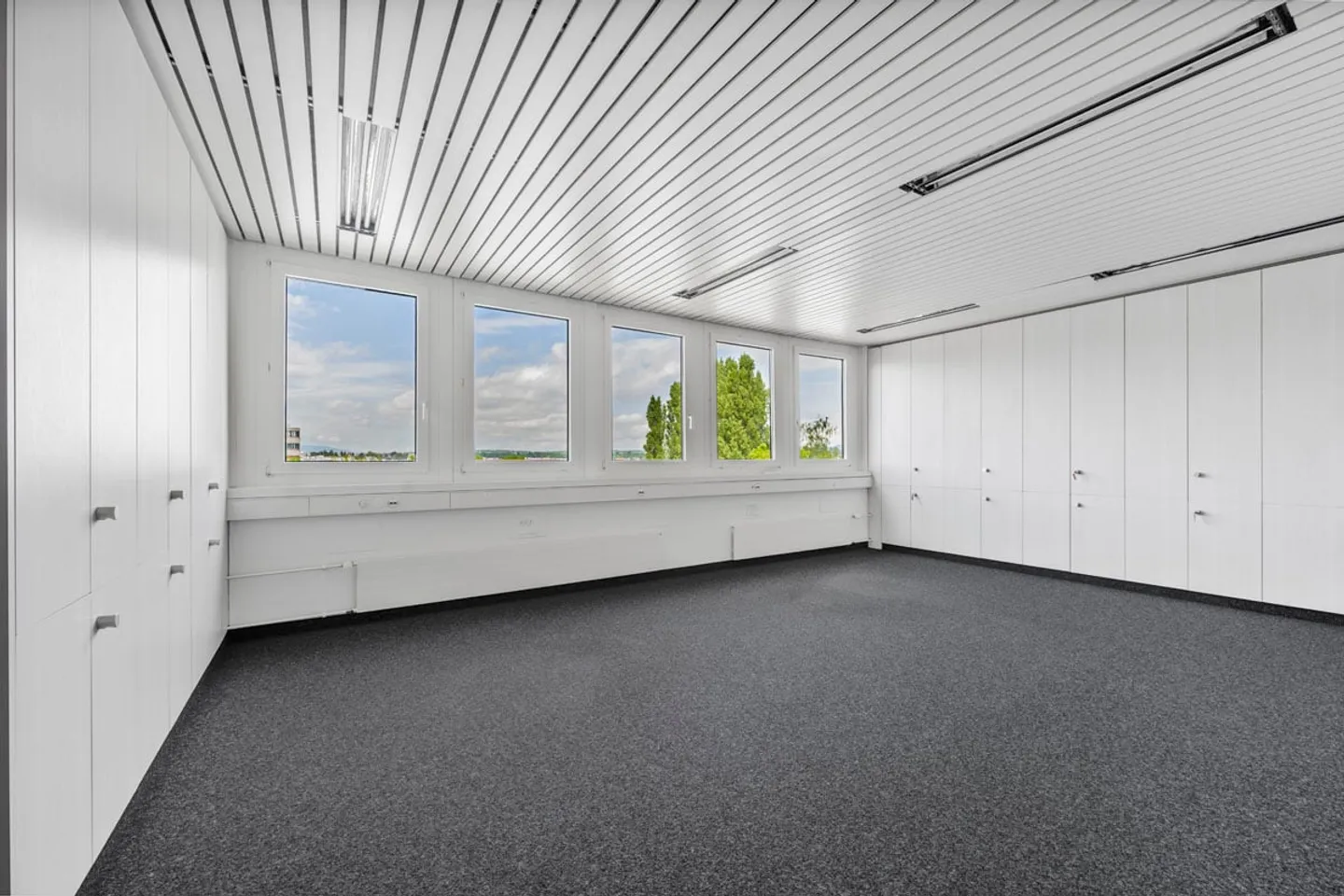 Attractive Office with Top Infrastructure – 31 m² Flexible Usable Space - Photo 1 of 5
