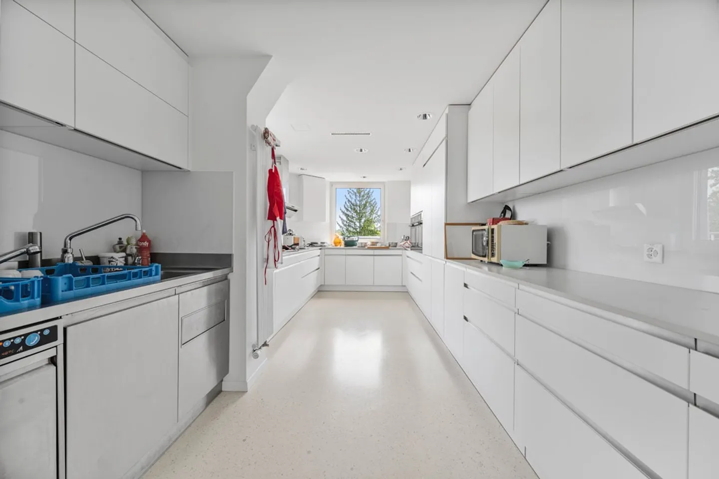 Attractive Office with Top Infrastructure – 31 m² Flexible Usable Space - Photo 4 of 5