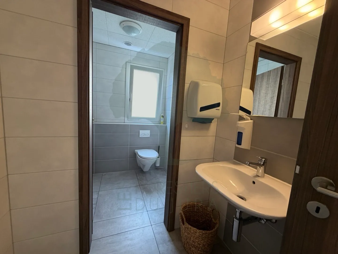 Bar completamente attrezzato attualmente affittato a Courfaivre - Foto 16 di 18