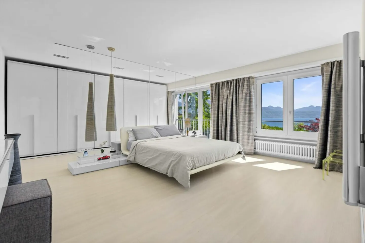 Magnificent 5.5-room apartment with garden and private pool. - Photo 13 of 21
