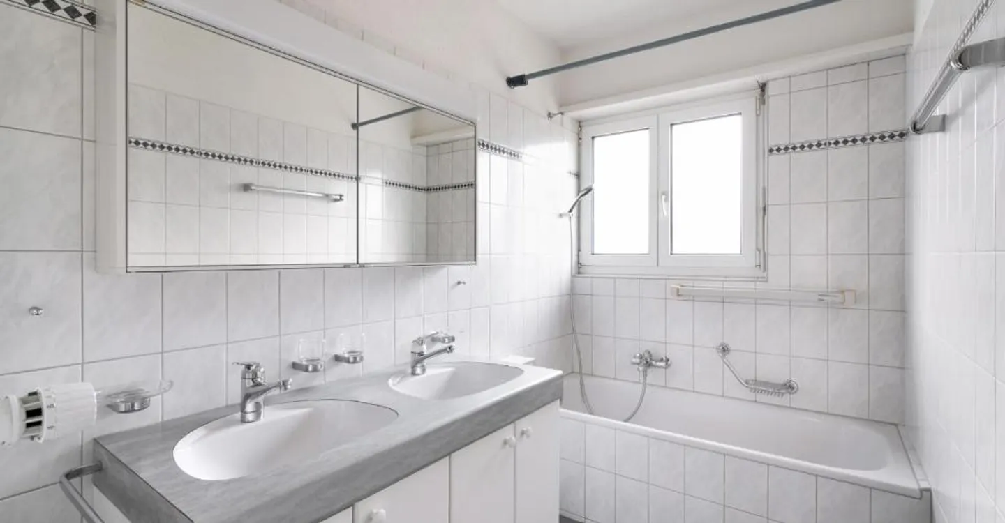 Your new cozy apartment at Karl Barth Square! - Photo 2 of 5
