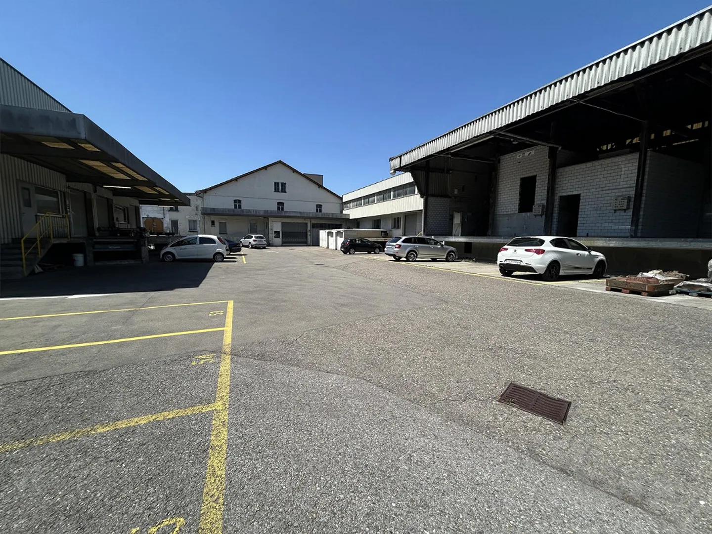 Aussenabstellplätze in Winkeln - Foto 3 von 4