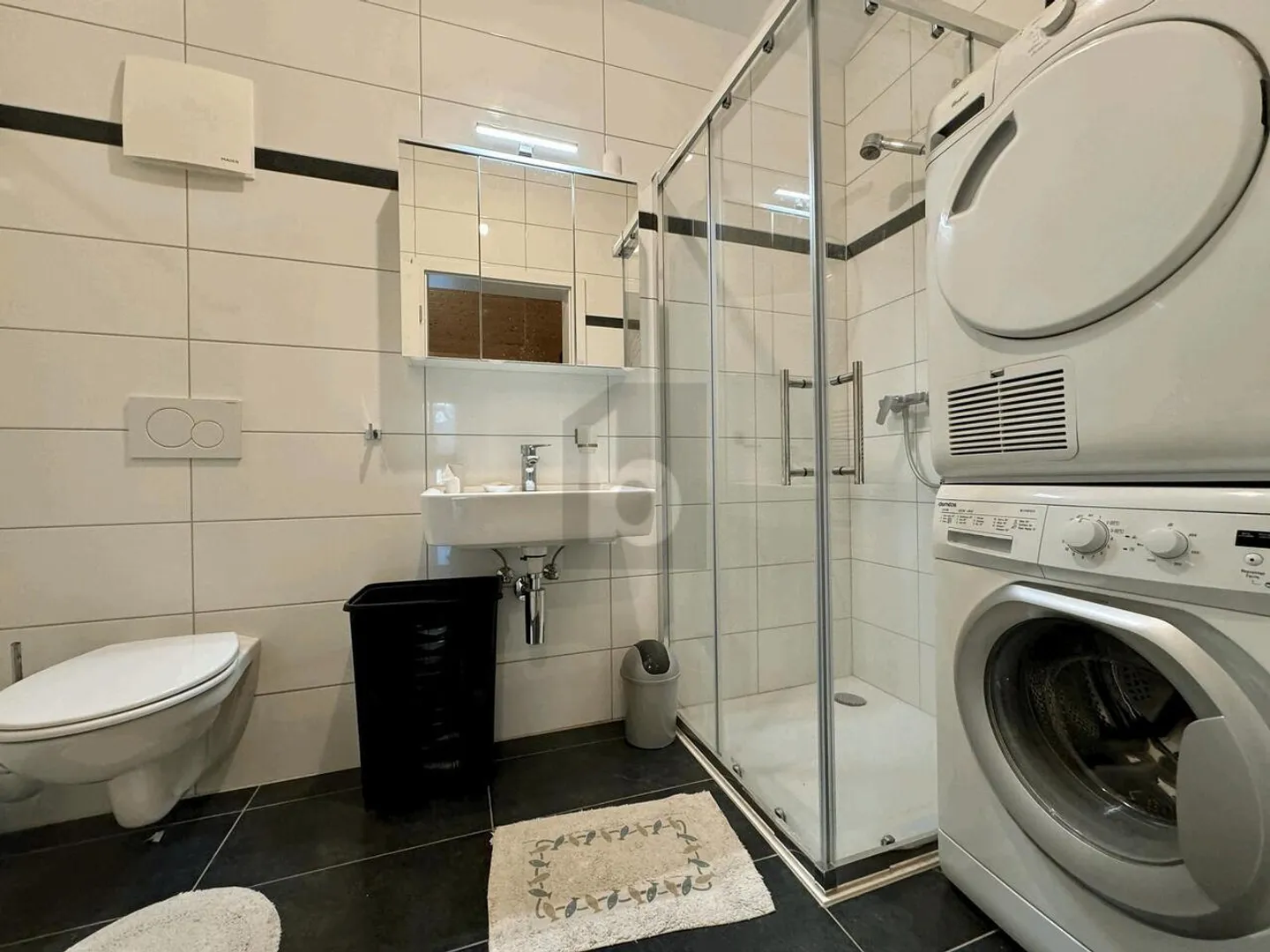 NUOVO CON ACCESSO A PISCINA E GIARDINO - Foto 5 di 6