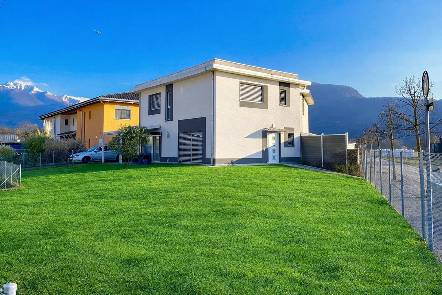 Single-family house - Photo 1 of 17