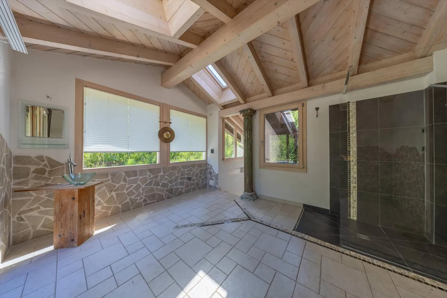 Villa con spazio benessere in mezzo agli albicocchi - Foto 3 di 13