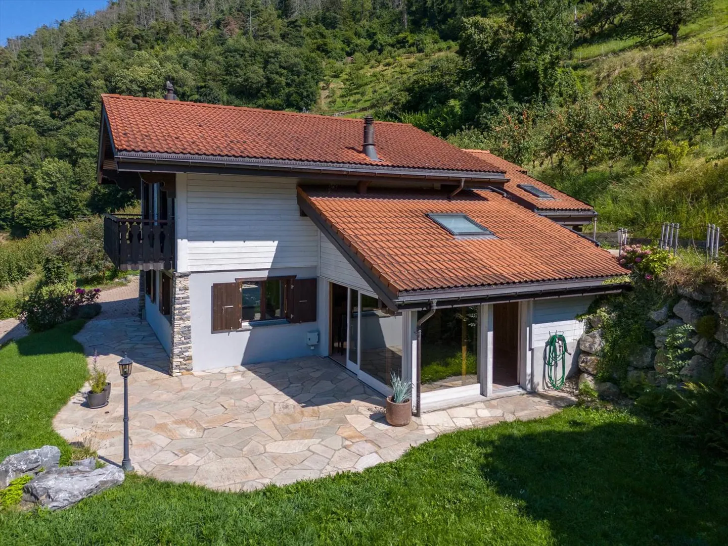 Villa con spazio benessere in mezzo agli albicocchi - Foto 1 di 13