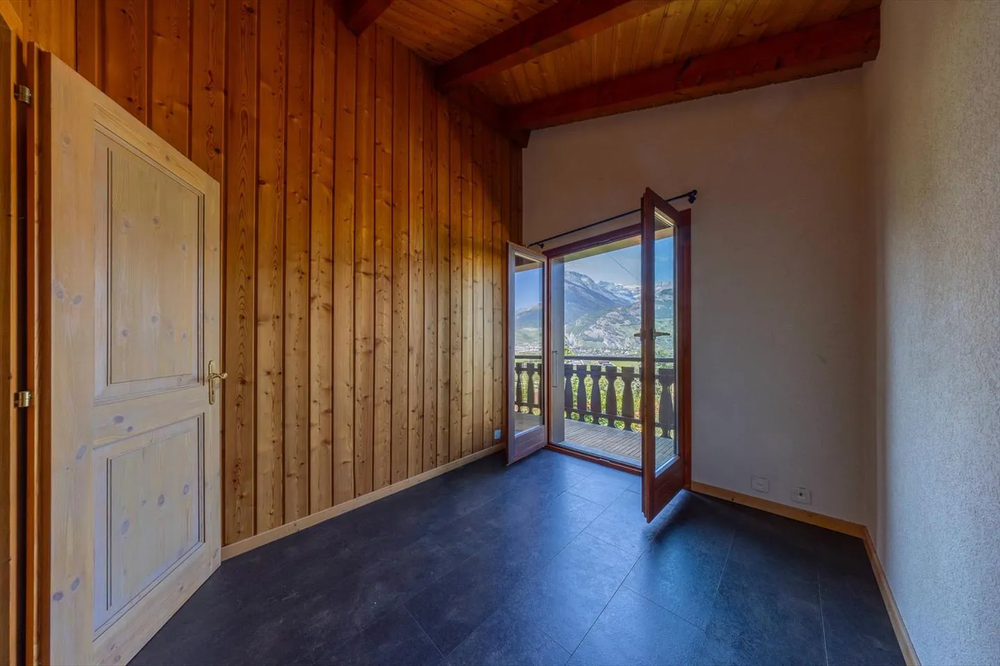Villa con spazio benessere in mezzo agli albicocchi - Foto 10 di 13
