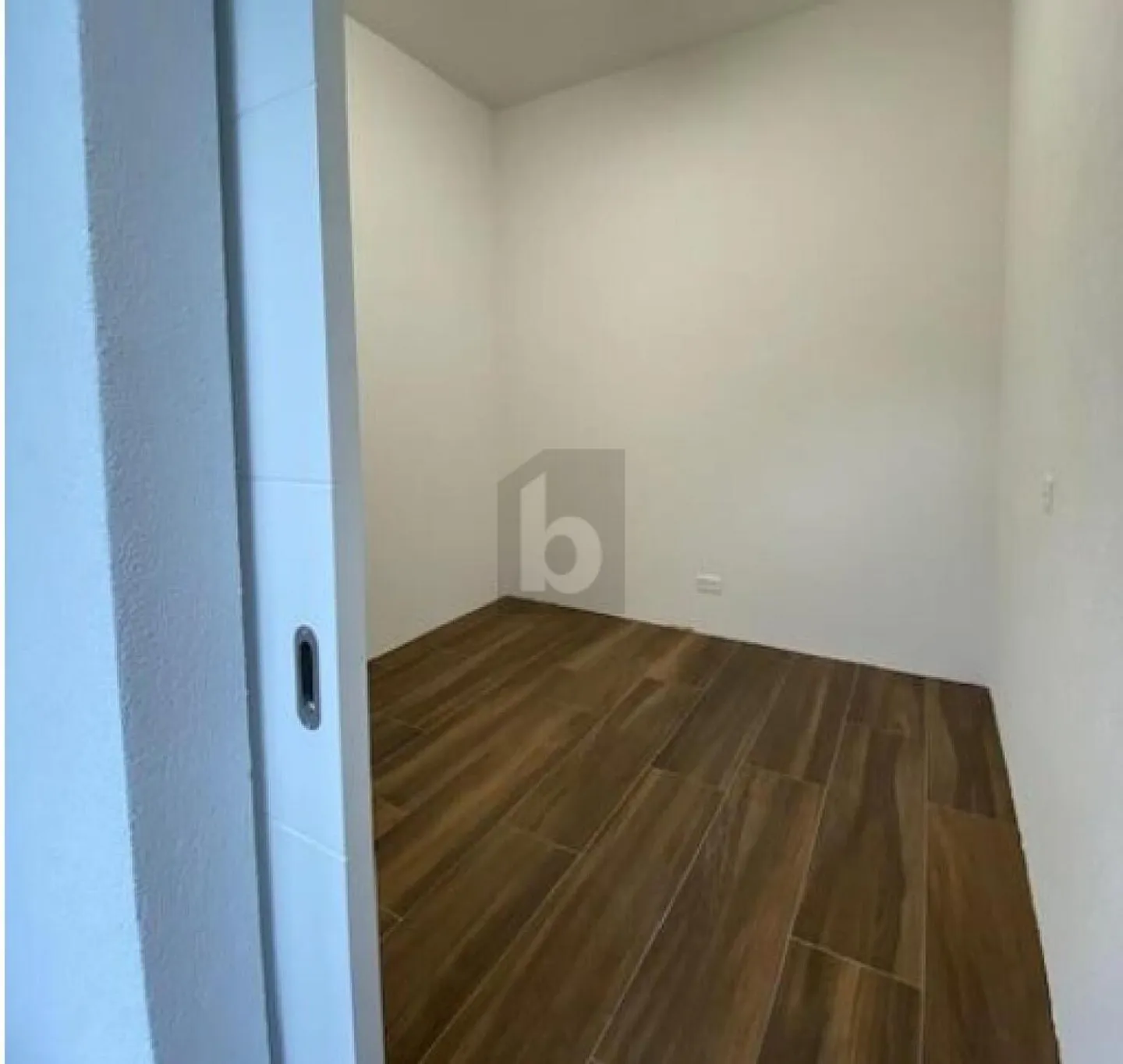 EMPLACEMENT CENTRAL AVEC EXPANSION MODERNE - Photo 3 sur 4