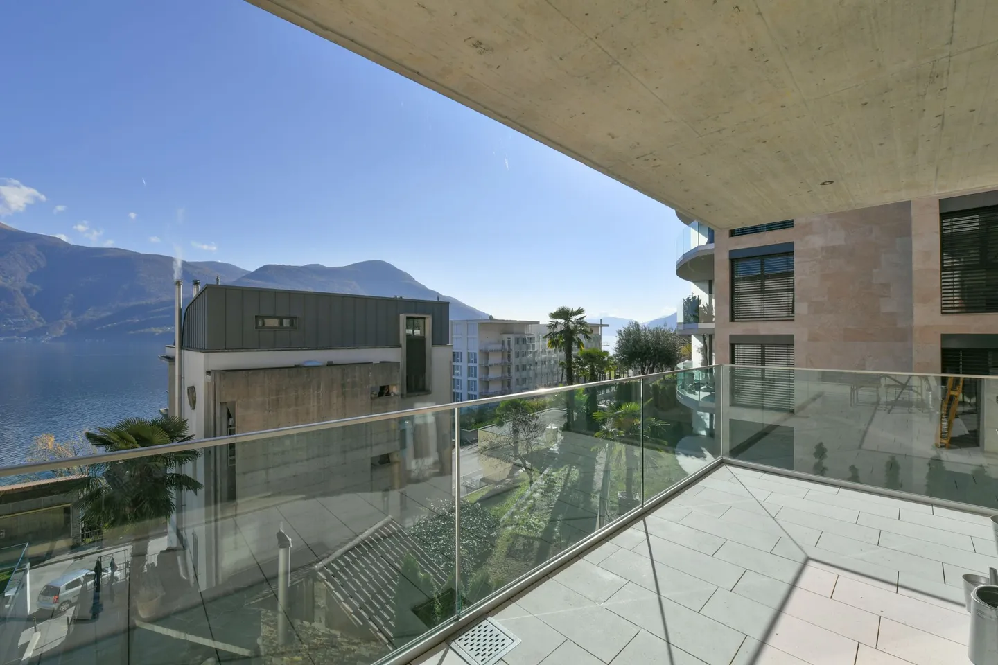 Elegant 3.5 room apartment with lake view in Brissago - Photo 3 of 8