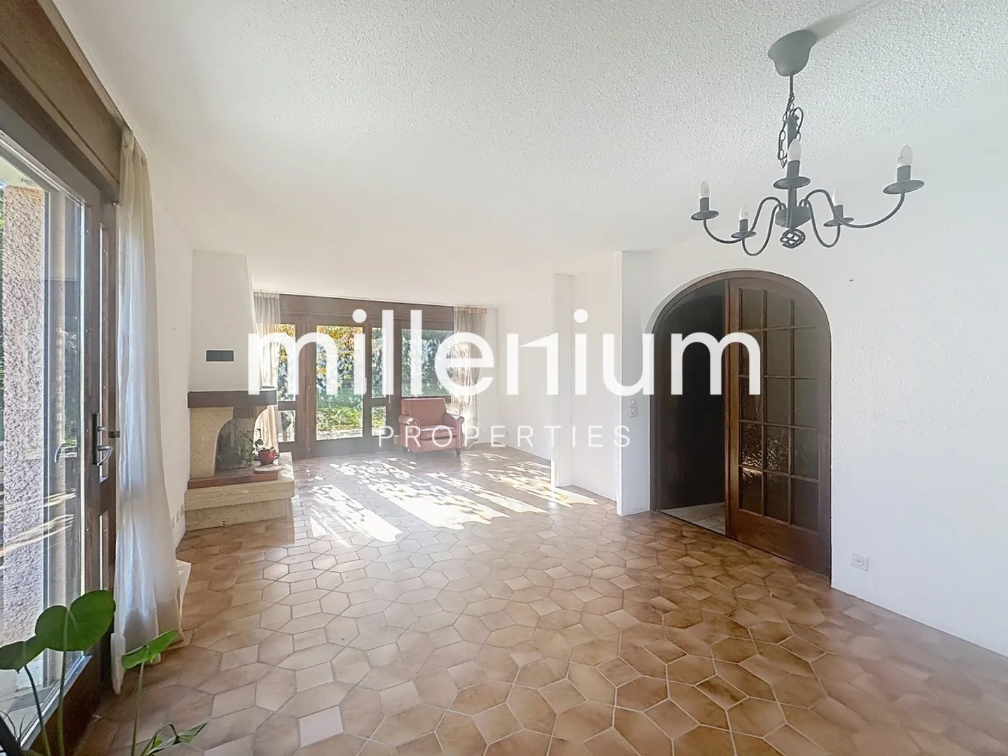 Großes möbliertes Haus mit Schwimmbad in Versoix - Foto 3 von 13