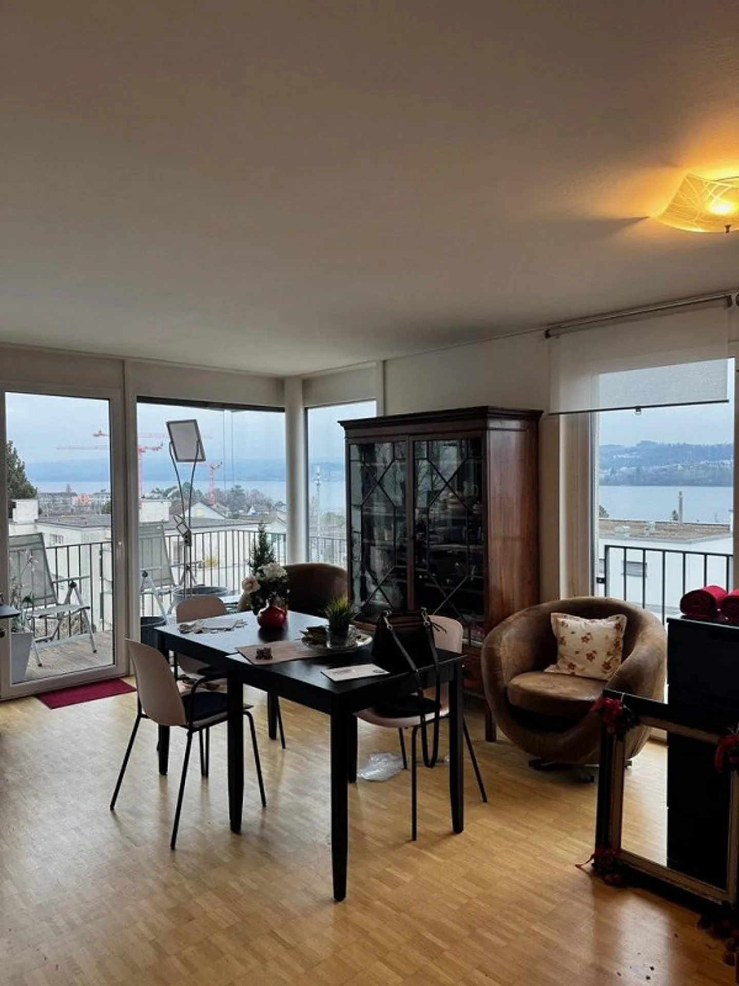 Charmantes 2-Zimmer-Studio mit rundum Seeblick in Meilen zu vermieten - Foto 3 von 8