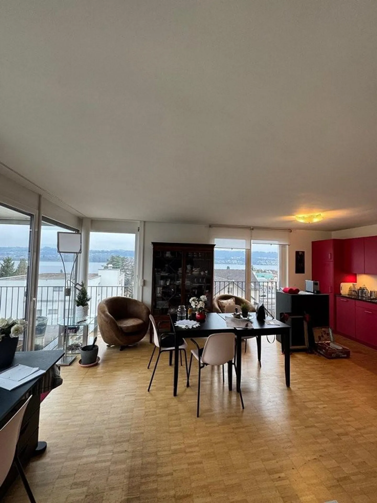 Charmantes 2-Zimmer-Studio mit rundum Seeblick in Meilen zu vermieten - Foto 2 von 8